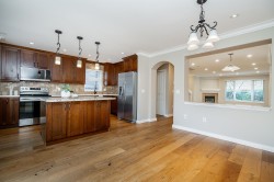 5-2351 Parkway Boulevard  Coquitlam, BC V3E 3P2