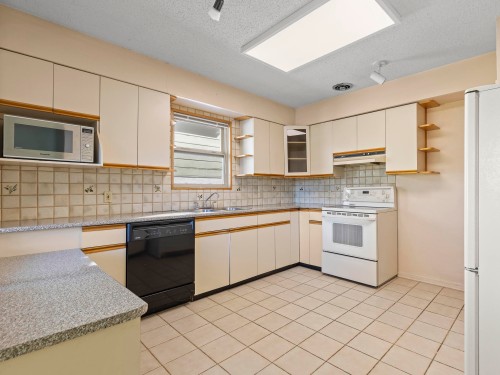 3910 10Th Avenue W, Vancouver, BC 