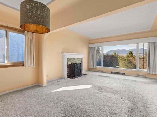 3910 10Th Avenue W, Vancouver, BC 