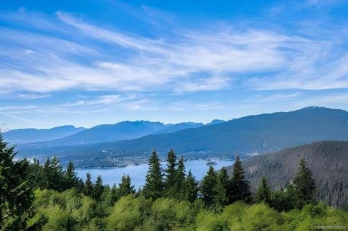 610-8850 University Crescent  Burnaby, BC V5A 4Y8