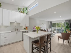 305-3875 4th Avenue W Vancouver, BC V6R 4H8