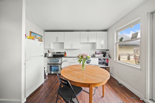 3550 1St Avenue W, Vancouver, BC 