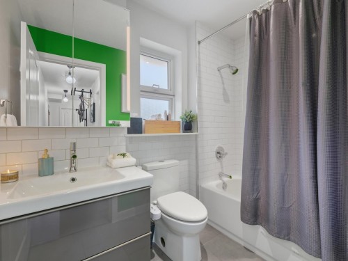 305-1915 Georgia Street E, Vancouver, BC 