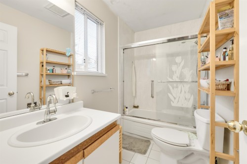 819 70Th Avenue W, Vancouver, BC 