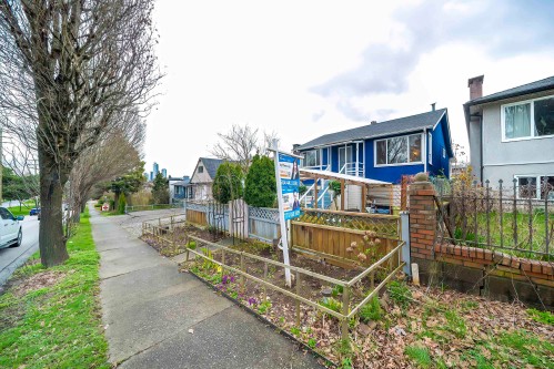 3134 1St Avenue E, Vancouver, BC 