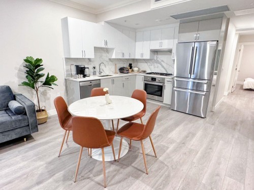 7555 Oak Street, Vancouver, BC 