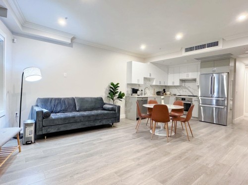 7555 Oak Street, Vancouver, BC 