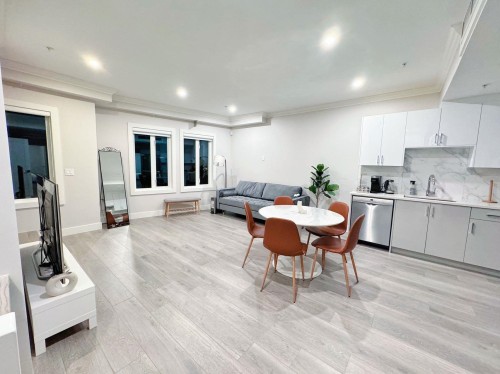 7555 Oak Street, Vancouver, BC 