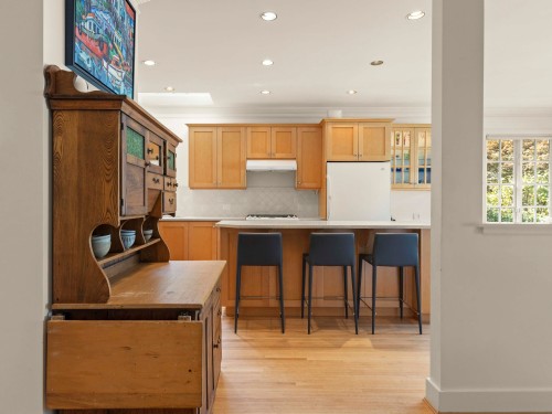 2527 37Th Avenue W, Vancouver, BC 