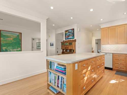 2527 37Th Avenue W, Vancouver, BC 