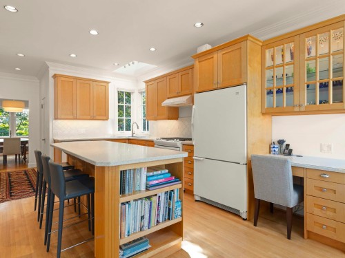 2527 37Th Avenue W, Vancouver, BC 