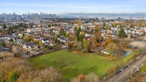 1752 4Th Avenue E, Vancouver, BC 