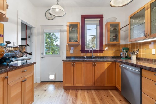 1752 4Th Avenue E, Vancouver, BC 