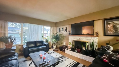 6611 Lakeview Avenue, Burnaby, BC 