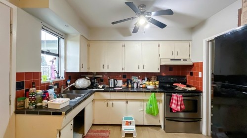 6611 Lakeview Avenue, Burnaby, BC 
