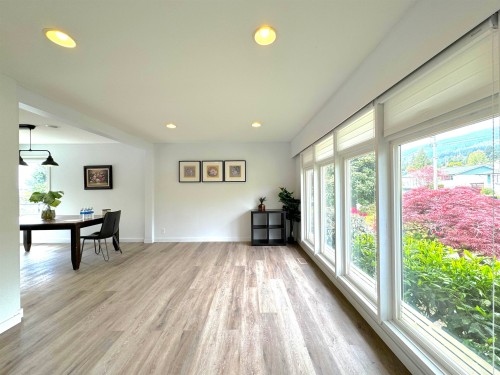 1126 Kings Avenue, West Vancouver, BC 