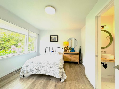 1126 Kings Avenue, West Vancouver, BC 