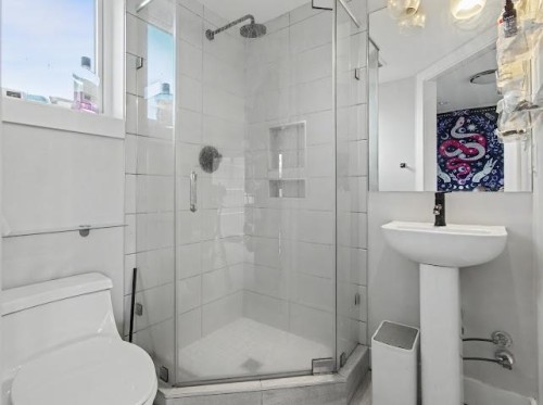 2412 Dundas Street, Vancouver, BC 