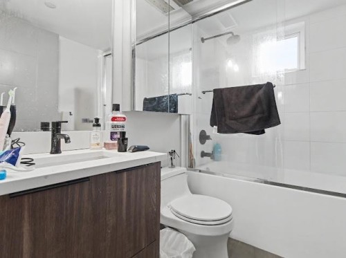 2412 Dundas Street, Vancouver, BC 