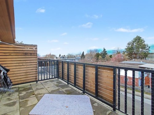 2412 Dundas Street, Vancouver, BC 