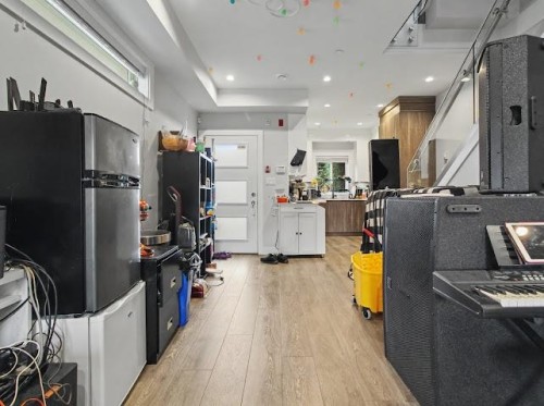 2412 Dundas Street, Vancouver, BC 