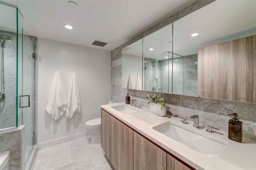 208 1St Avenue W, Vancouver, BC 