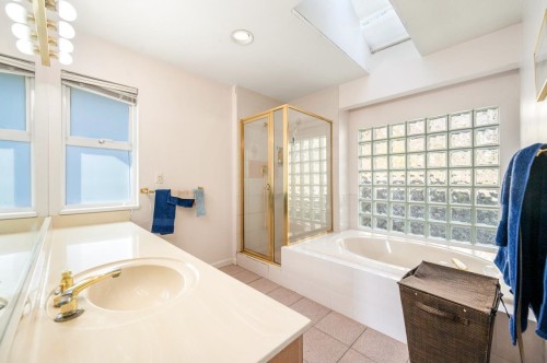 4815 Headland Close, West Vancouver, BC 