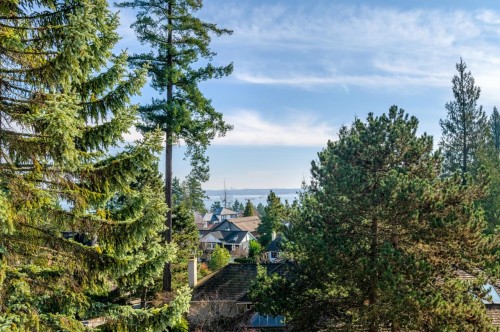 4815 Headland Close, West Vancouver, BC 