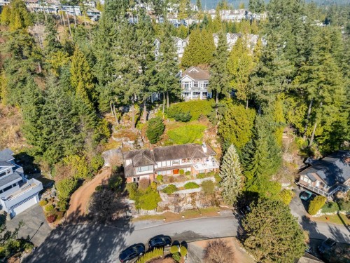 4815 Headland Close, West Vancouver, BC 