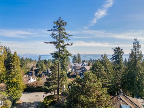 4815 Headland Close, West Vancouver, BC 
