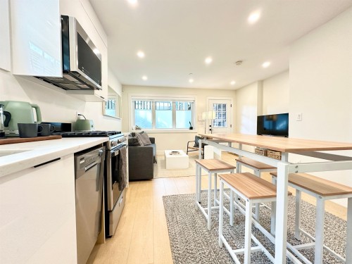 1672 15Th Avenue E, Vancouver, BC 