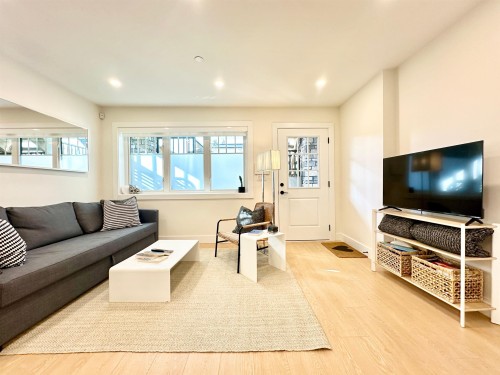 1672 15Th Avenue E, Vancouver, BC 