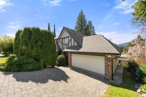 4877 Cedarcrest Avenue  North Vancouver, BC V7R 3R6