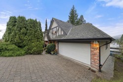 4877 Cedarcrest Avenue  North Vancouver, BC V7R 3R6