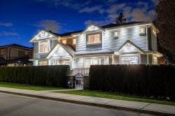 8445 15th Avenue  Burnaby, BC V3N 1Y1