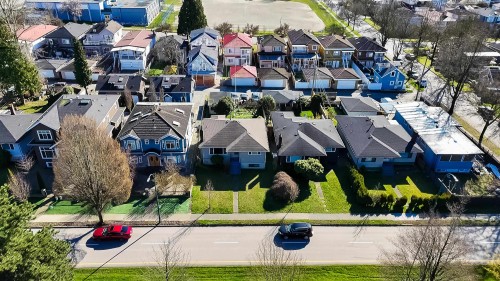 2630 1St Avenue E, Vancouver, BC 