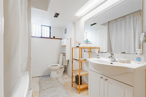 2630 1St Avenue E, Vancouver, BC 