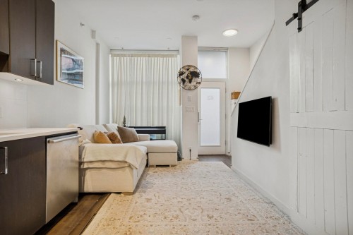 62 1St Avenue W, Vancouver, BC 