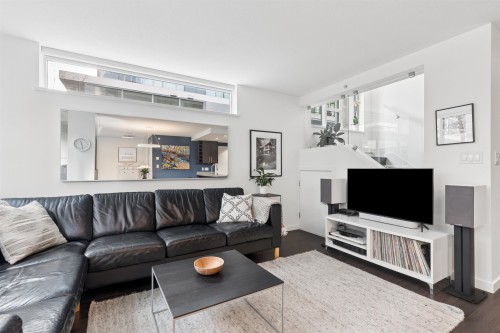 156 1St Avenue W, Vancouver, BC 