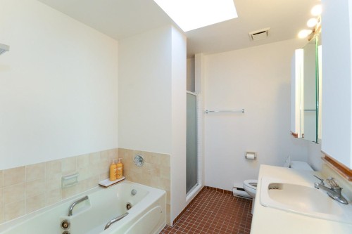 1355 7Th Avenue W, Vancouver, BC 