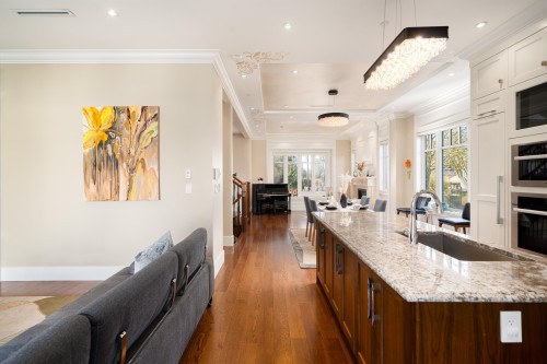 3287 38Th Avenue W, Vancouver, BC 