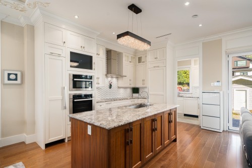 3287 38Th Avenue W, Vancouver, BC 