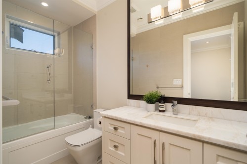 3287 38Th Avenue W, Vancouver, BC 