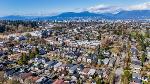 352 38Th Avenue E, Vancouver, BC 