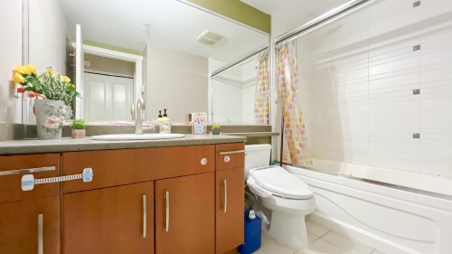 215-4155 Central Boulevard, Burnaby, BC 