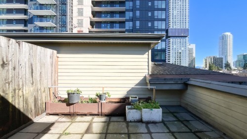 215-4155 Central Boulevard, Burnaby, BC 