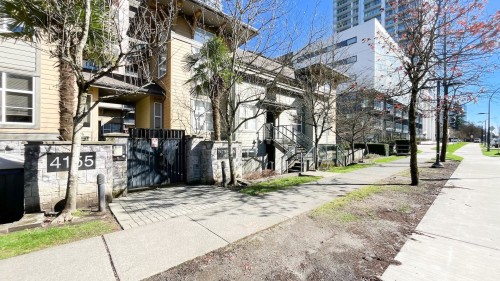 215-4155 Central Boulevard, Burnaby, BC 