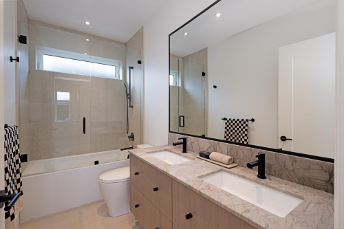 2380 5Th Avenue E, Vancouver, BC 