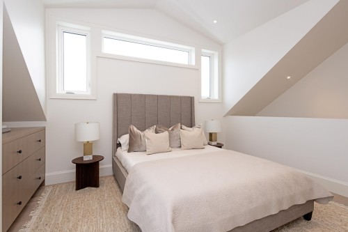 2382 5Th Avenue E, Vancouver, BC 