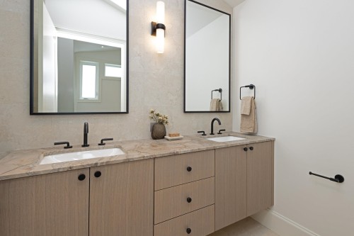 2382 5Th Avenue E, Vancouver, BC 